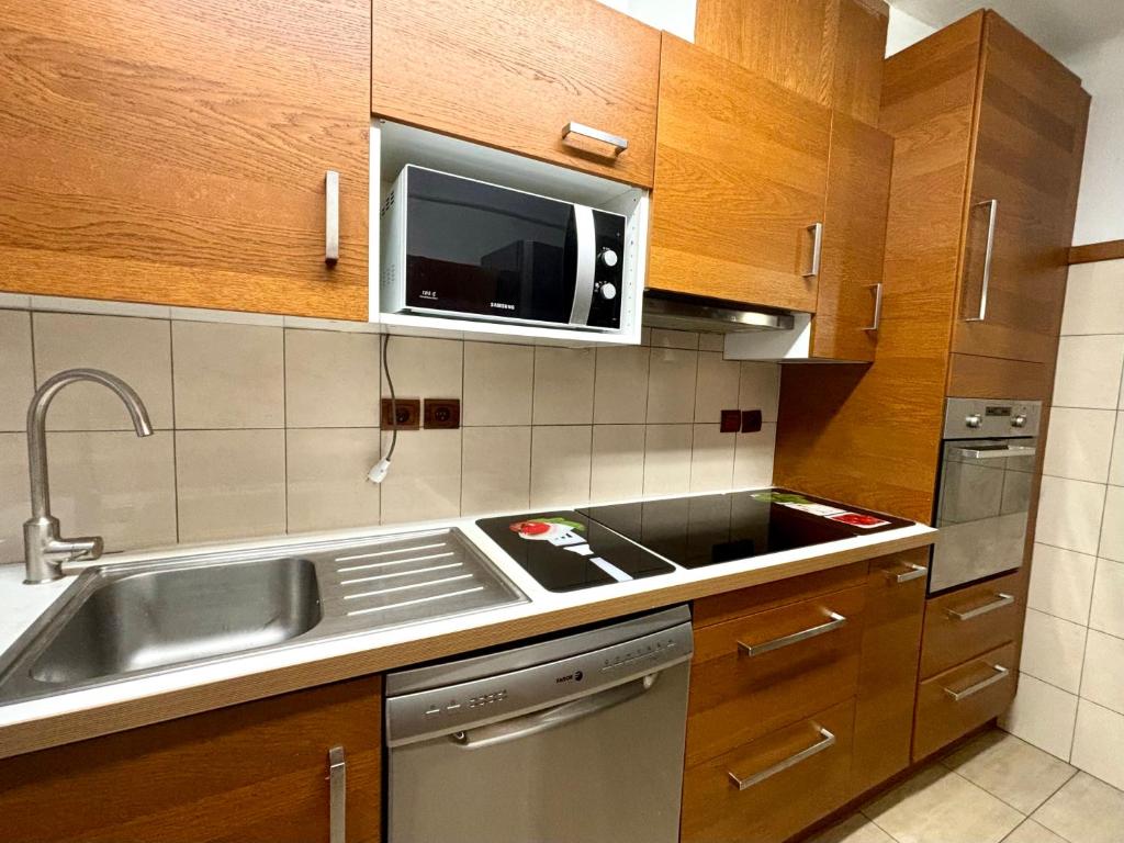 Kuchyňa alebo kuchynka v ubytovaní L'AIGLON appartement