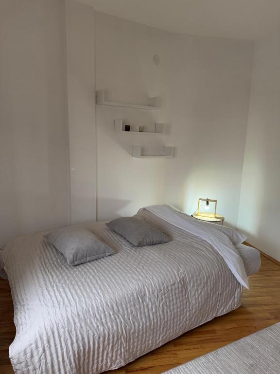 Postel nebo postele na pokoji v ubytování Apartman Petrovic