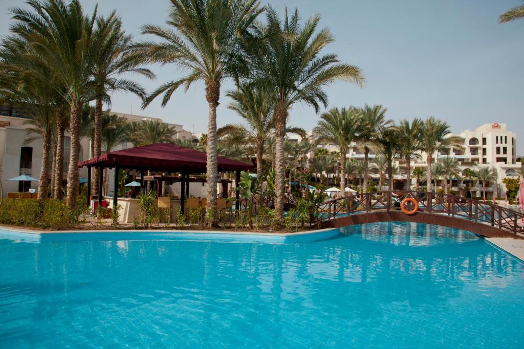 Bazén v ubytování Grand Rotana Resort & Spa nebo v jeho okolí