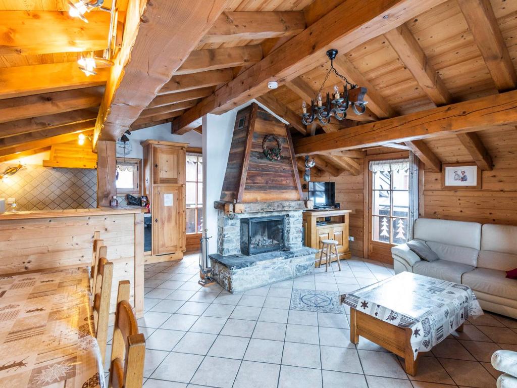 Photo de la galerie de l'établissement Chalet familial 4 chambres avec sauna à Courchevel - FR-1-514-69, à Courchevel