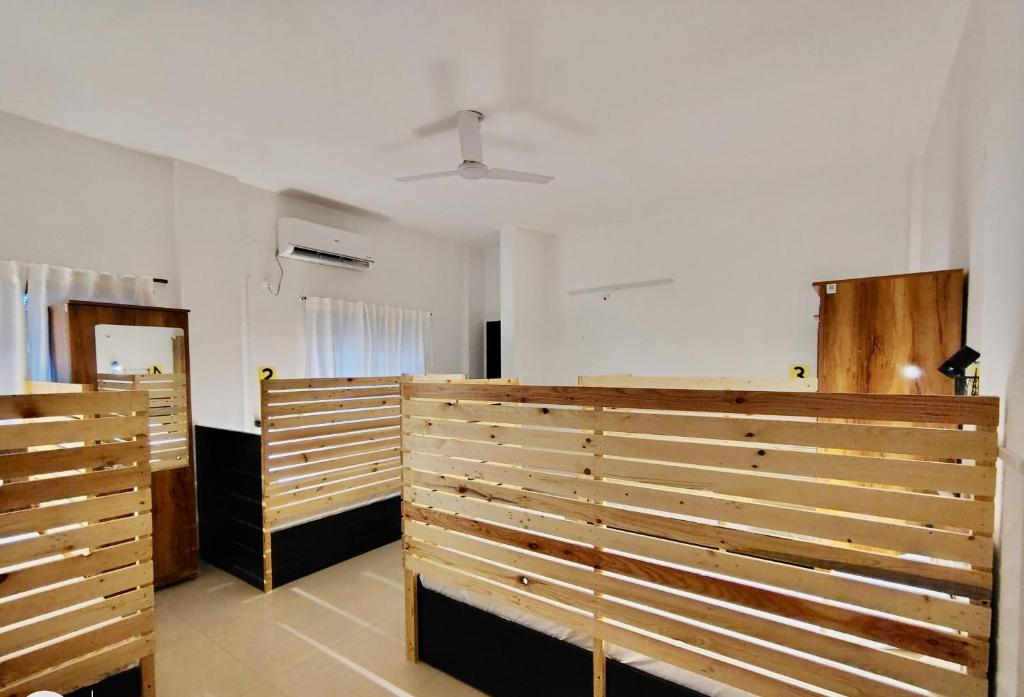 HOSHTEL99 - LUX - Stay, Cowork and Cafe - Luxurious Bungalowにあるベッド