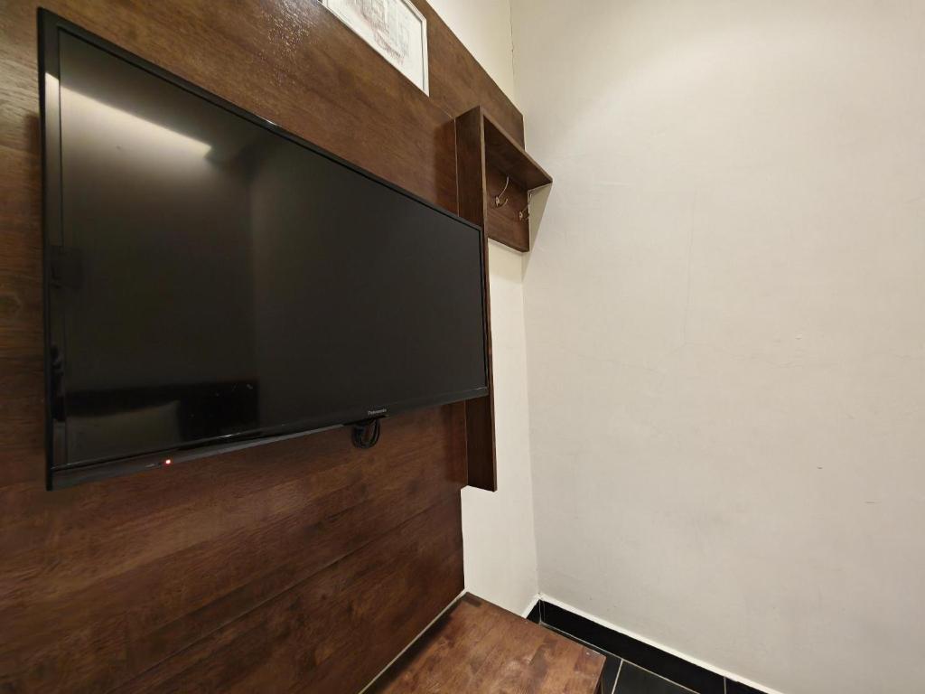 TV a/nebo společenská místnost v ubytování Citrine Hotel