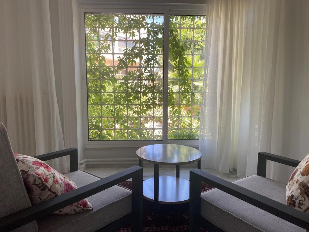 Ruang duduk di Bright & Spacious, Upscale Amman