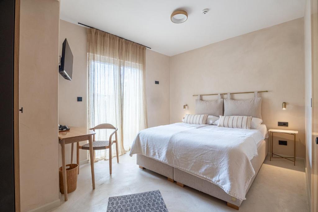 lo͝or luxury retreat - 1