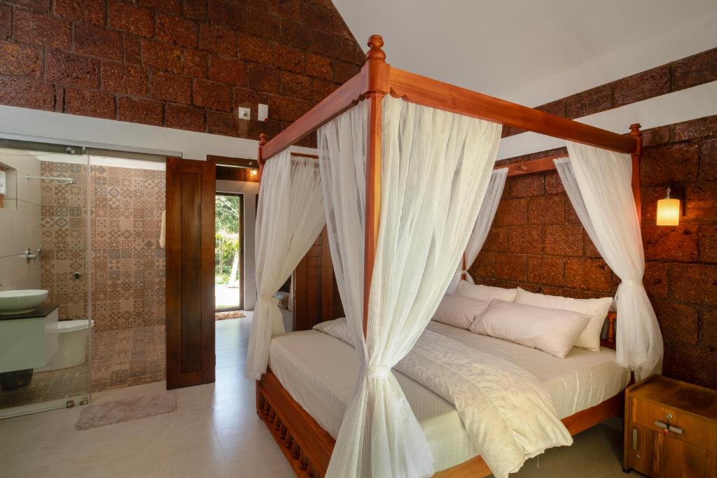 Postel nebo postele na pokoji v ubytování Misty Forest Resort Wayanad