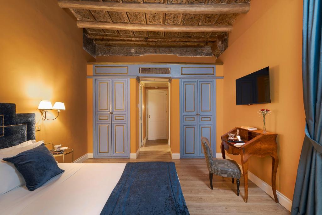 Palazzo Arone dei Baroni di Valentino - Deluxe Double Or Twin Room With Balcony
