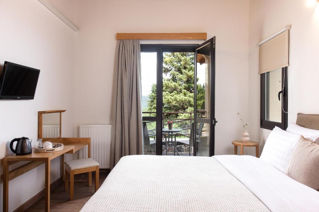 Postel nebo postele na pokoji v ubytování Natura Hotel Vytina