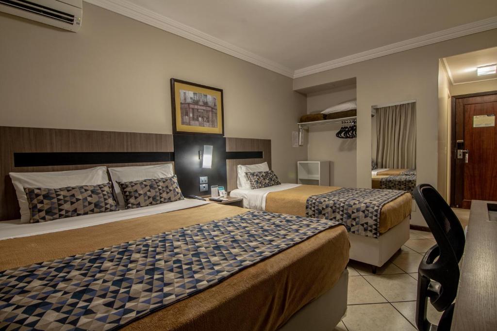 Postel nebo postele na pokoji v ubytování Hotel Deville Express Cascavel