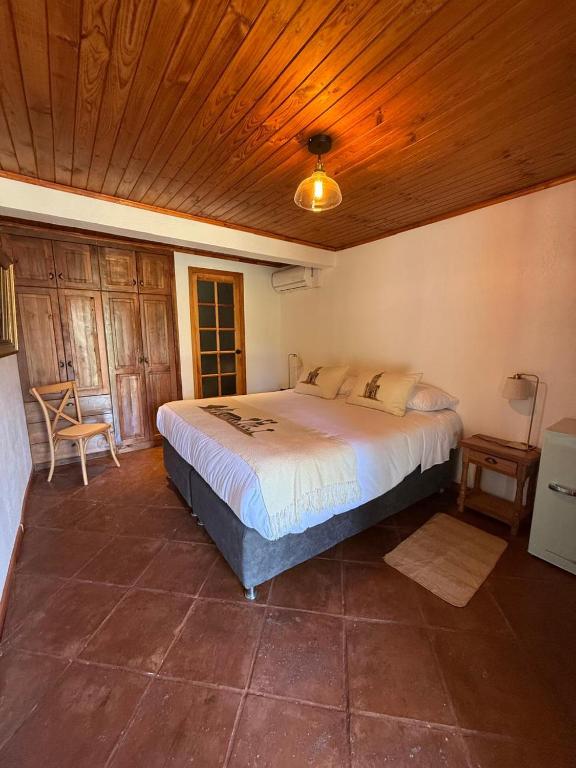 Postel nebo postele na pokoji v ubytování Hostal Campo Divino