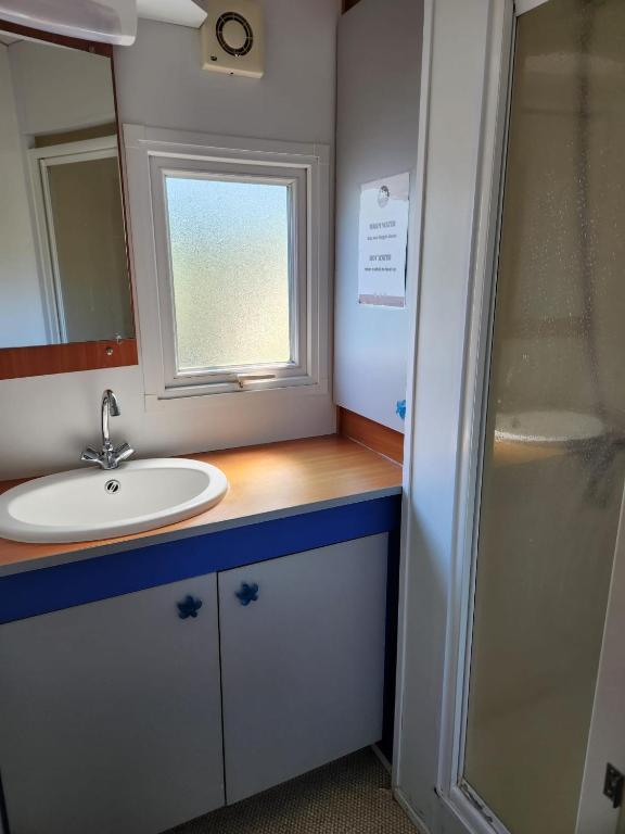 Koupelna v ubytování Mobile Home Basic - Camp Diekirch