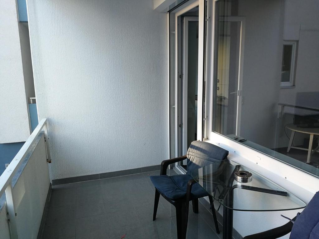 Fotografie z fotogalerie ubytování Ruhiges Apartment mit Küche und Balkon, Marktplatz v destinaci Offenbach