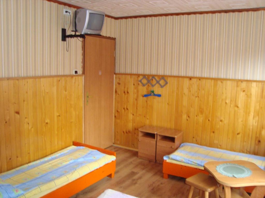 Televízia a/alebo spoločenská miestnosť v ubytovaní Pokoje Zakopane