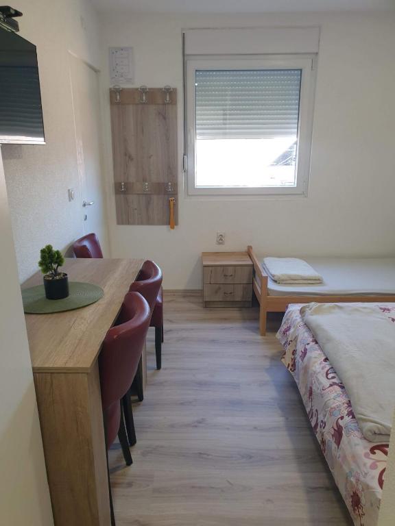 Postel nebo postele na pokoji v ubytování Prenoćište, sobe AN-KA