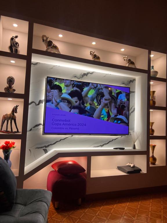 TV a/nebo společenská místnost v ubytování Jerusalén Hotel Boutique