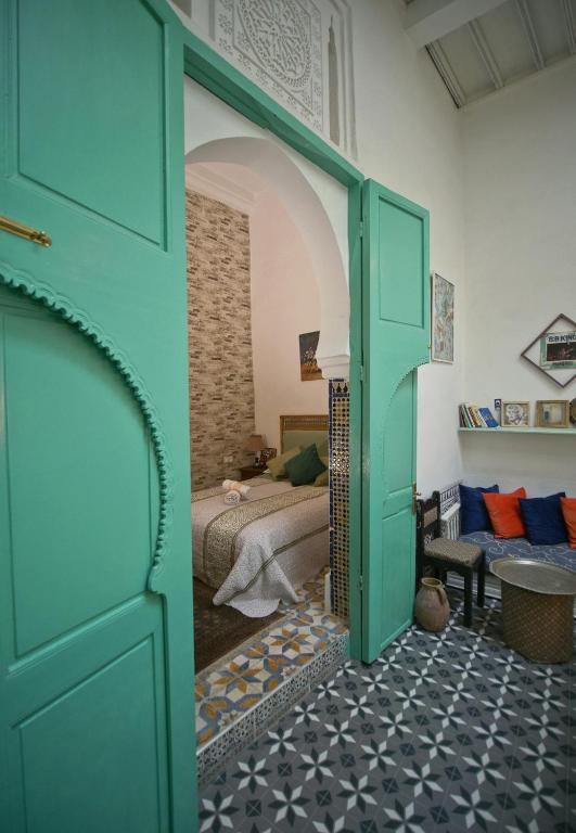 Ένα ή περισσότερα κρεβάτια σε δωμάτιο στο Riad Nostalgie of Tetouan