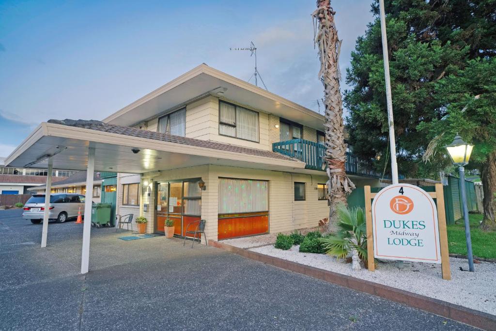 Dukes Midway Lodge - Resim 9