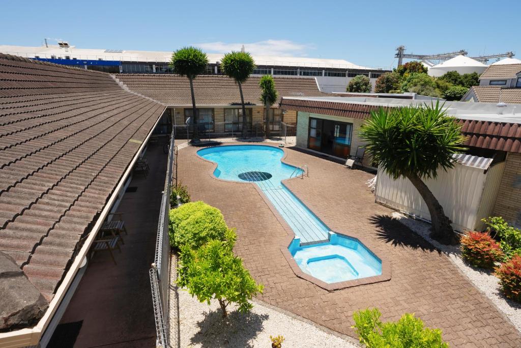 Dukes Midway Lodge - Resim 4