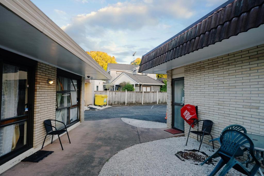 Dukes Midway Lodge - Resim 15