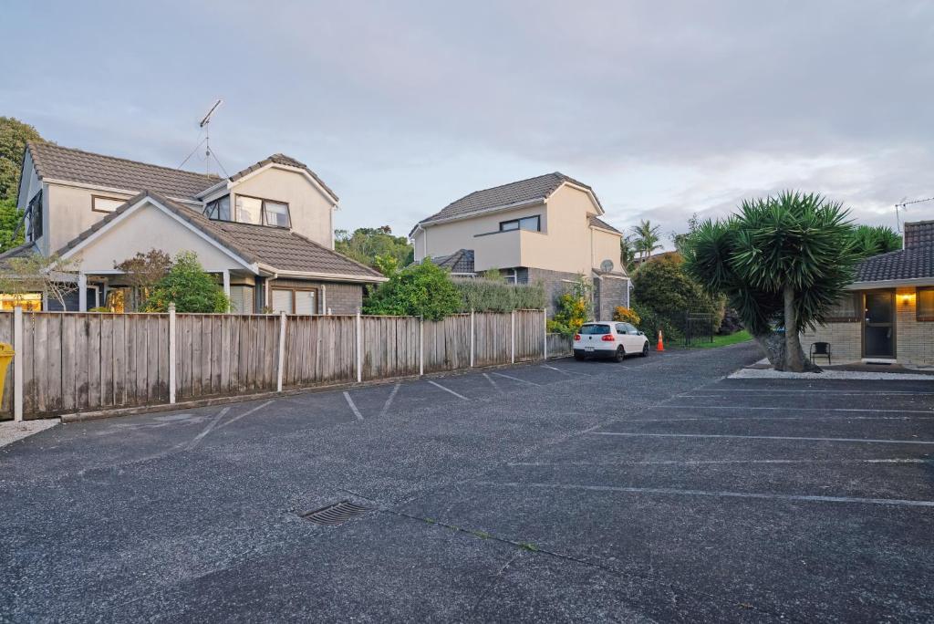 Dukes Midway Lodge - Resim 14