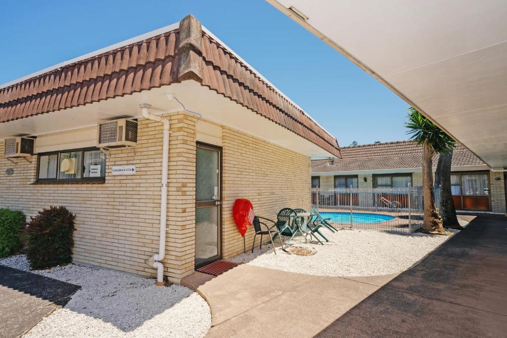 Dukes Midway Lodge - Resim 17