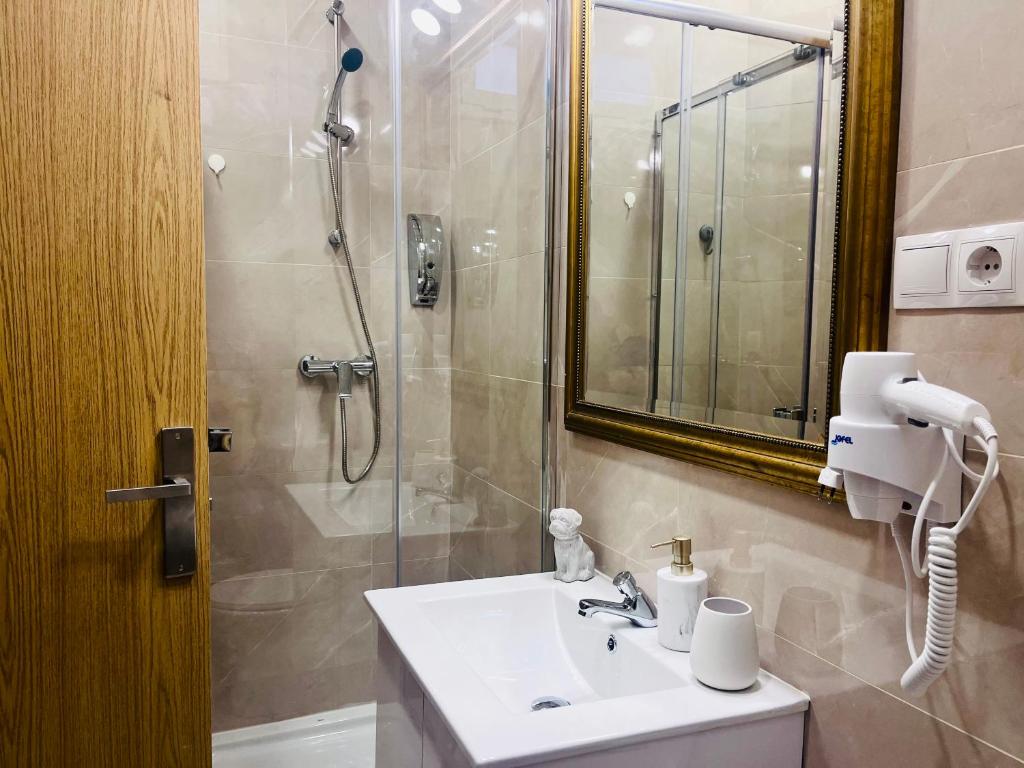 
Twin Room with Private Bathroom
