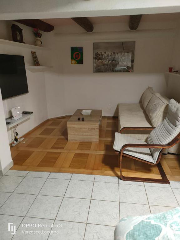 TV a/nebo společenská místnost v ubytování Rustico Chiara