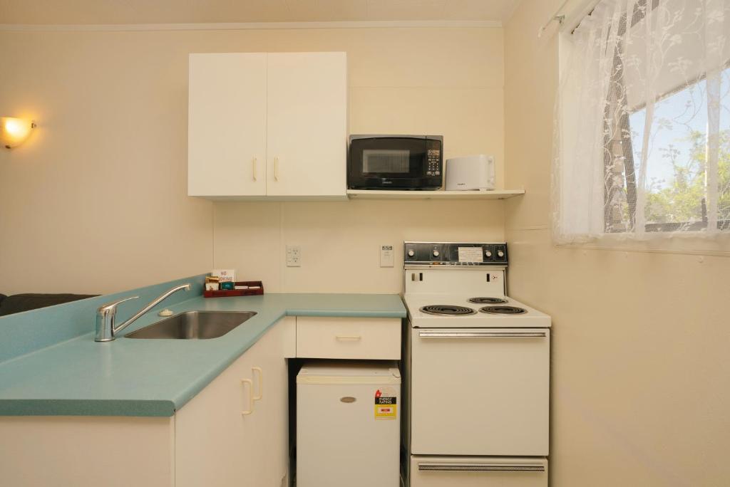 Dukes Midway Lodge - Resim 28