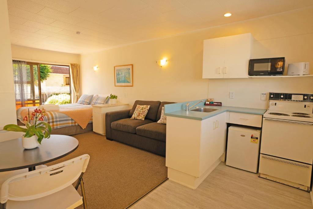 Dukes Midway Lodge - Resim 25