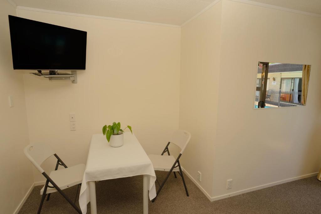 Dukes Midway Lodge - Resim 33