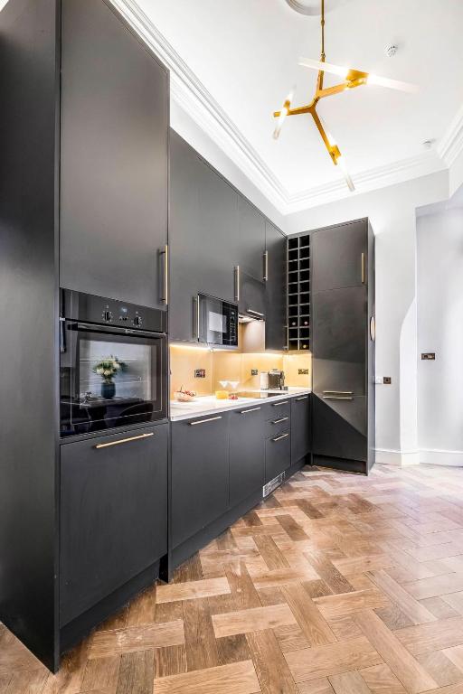 Kuchyň nebo kuchyňský kout v ubytování Kings Road Stylish Apartment in Chelsea