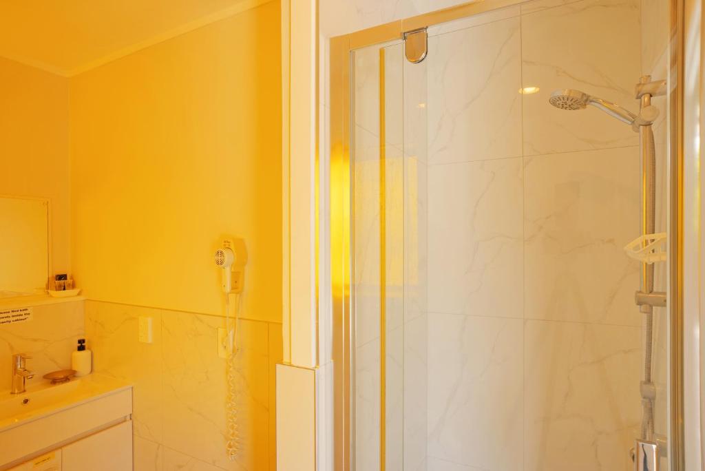 Dukes Midway Lodge - Resim 31