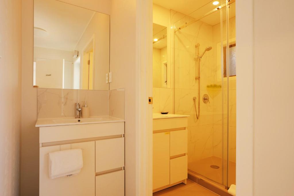 Dukes Midway Lodge - Resim 3