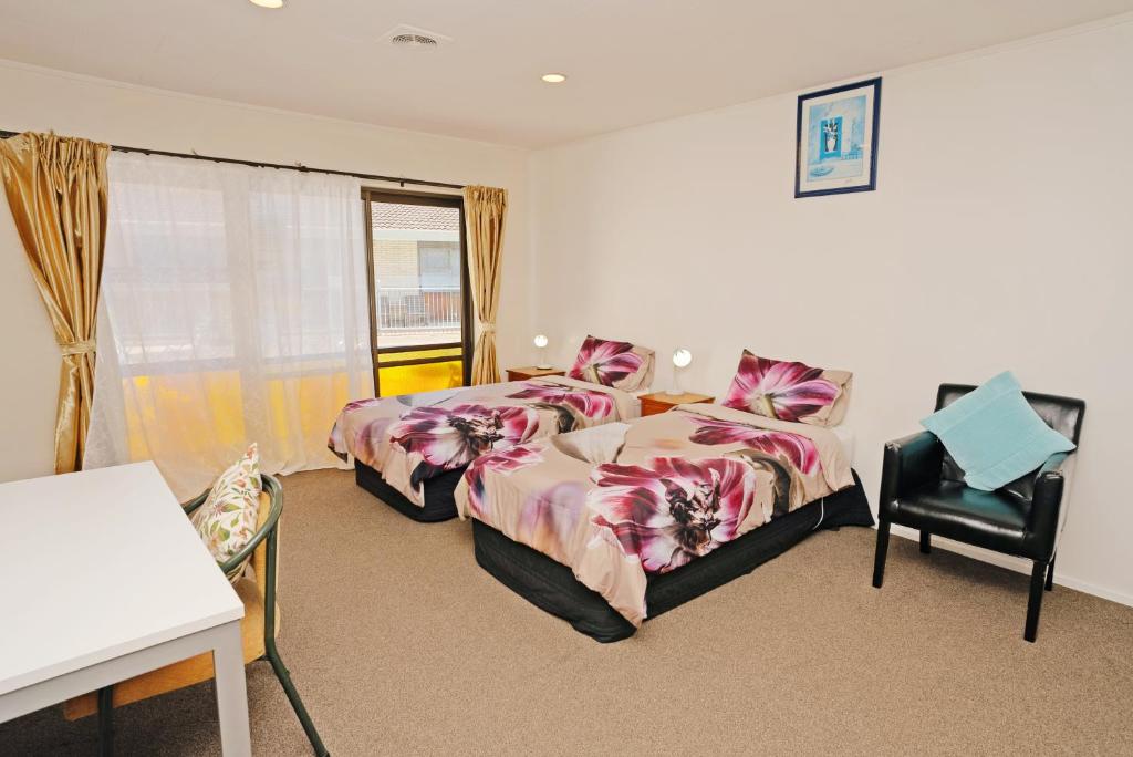 Dukes Midway Lodge - Resim 40