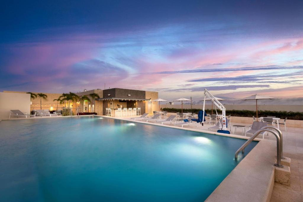 Bazén v ubytování Residence Inn by Marriott Merida nebo v jeho okolí