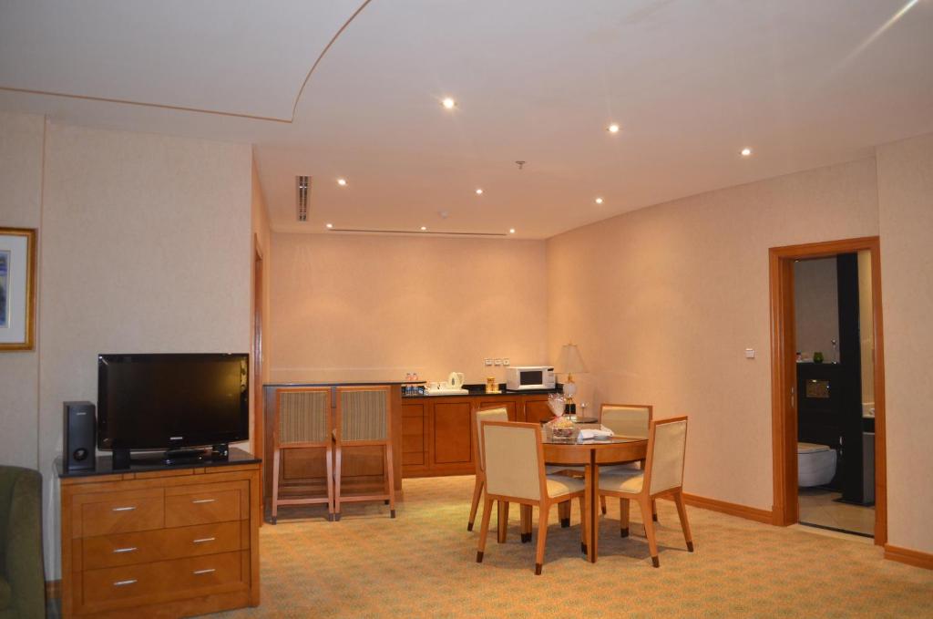 Eastyard Khobar Hotel - Formerly Ramada by Wyndham Khobar - Suite Ambasciatore