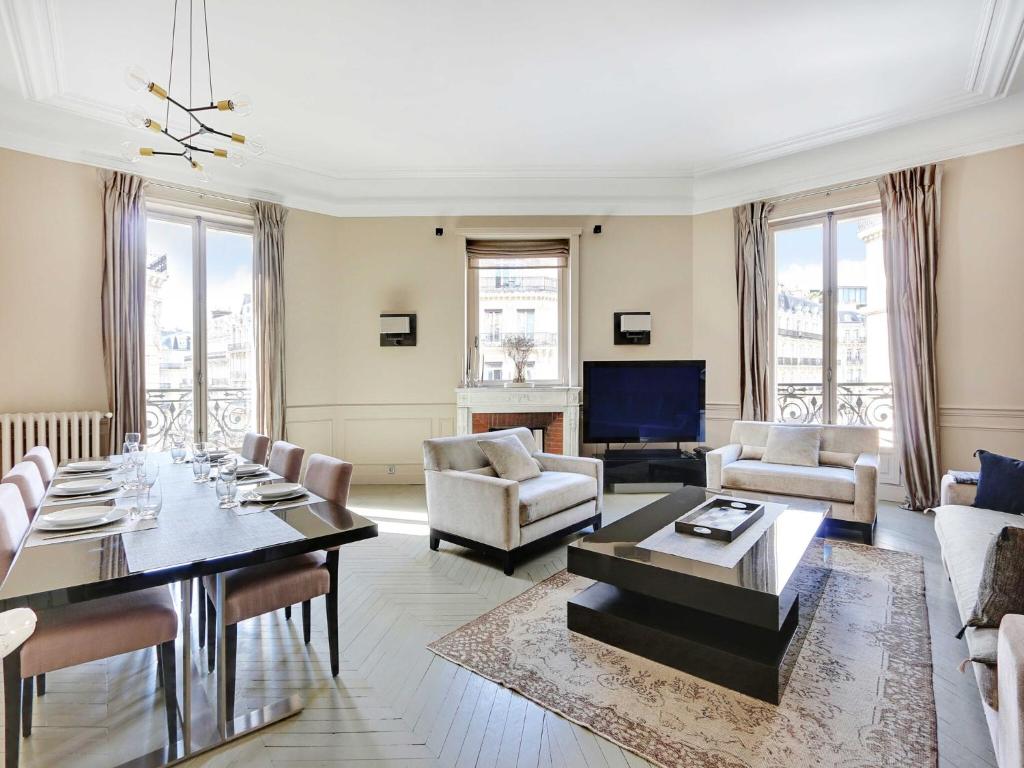 Elegant aprt- 2BDR 4P Close to the Champs Elysées
