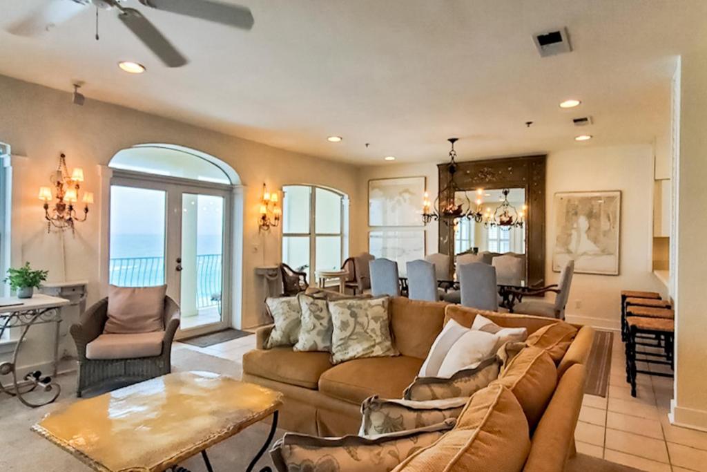 Ruang duduk di The Sand Dollar C401