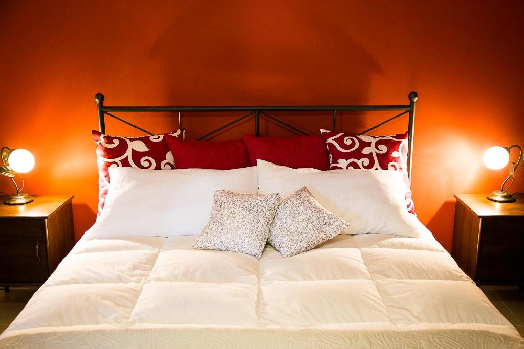 A bed or beds in a room at A Casa Di Rosa