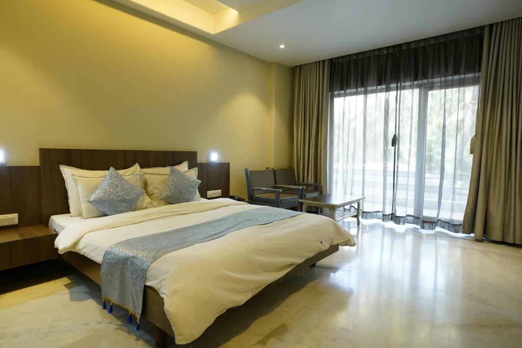 Postel nebo postele na pokoji v ubytování Hotel Hrushikesh