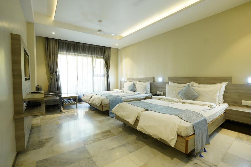 Postel nebo postele na pokoji v ubytování Hotel Hrushikesh