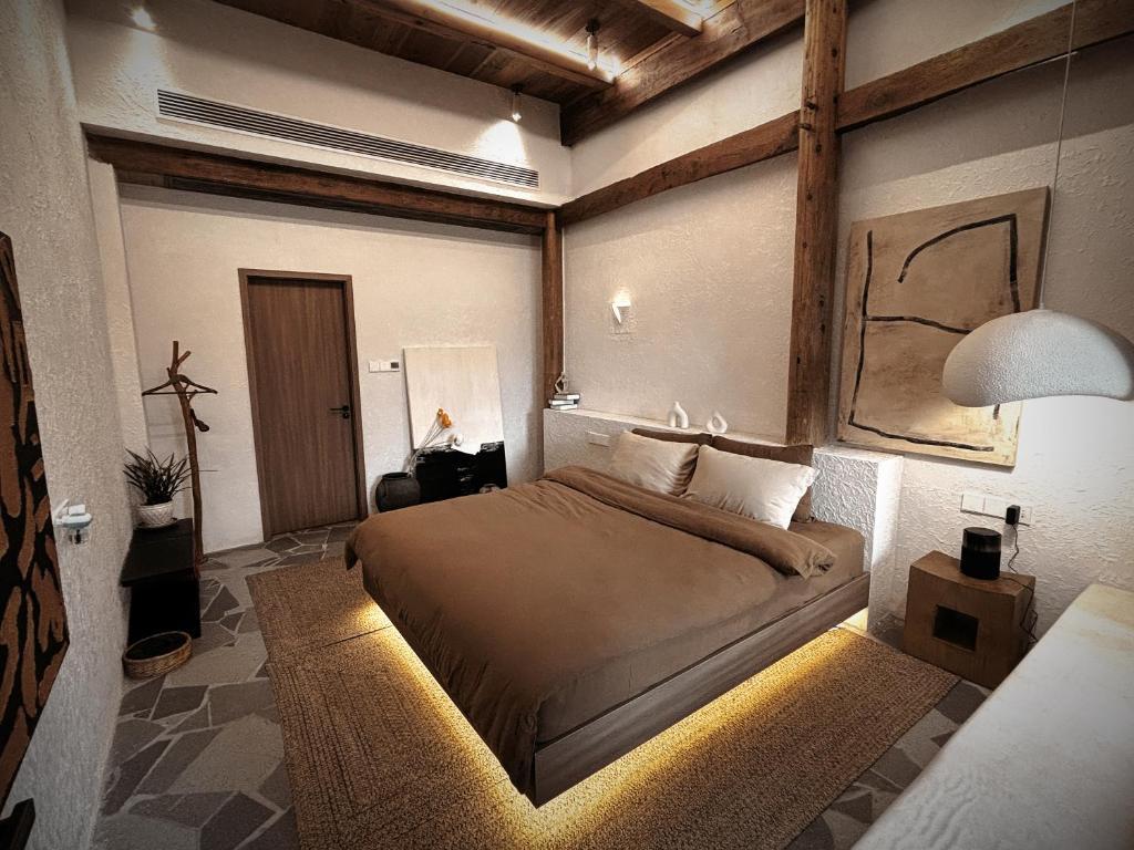 Postel nebo postele na pokoji v ubytování Resort in the valley of Zen 無名川禅意概念酒店