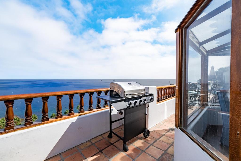Balkón nebo terasa v ubytování NEW! Premium Ocean Views, Corner Condo with Fireplace and Golf Cart