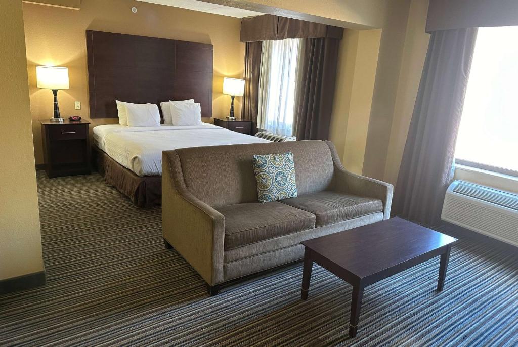 Wingate by Wyndham Harrisburg Near Hershey - Executive King Studio Suite - Non-Smoking