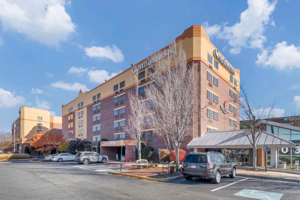 a building with cars parked in a parking lot at Comfort Inn University Center in Fairfax