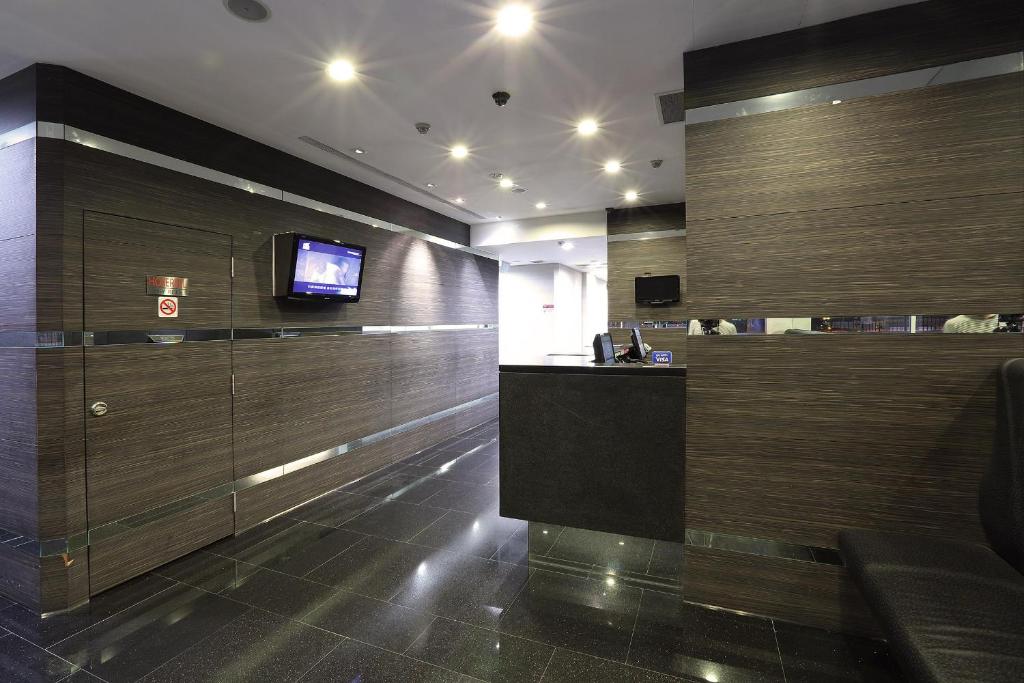 TV a/nebo společenská místnost v ubytování Value Hotel Nice