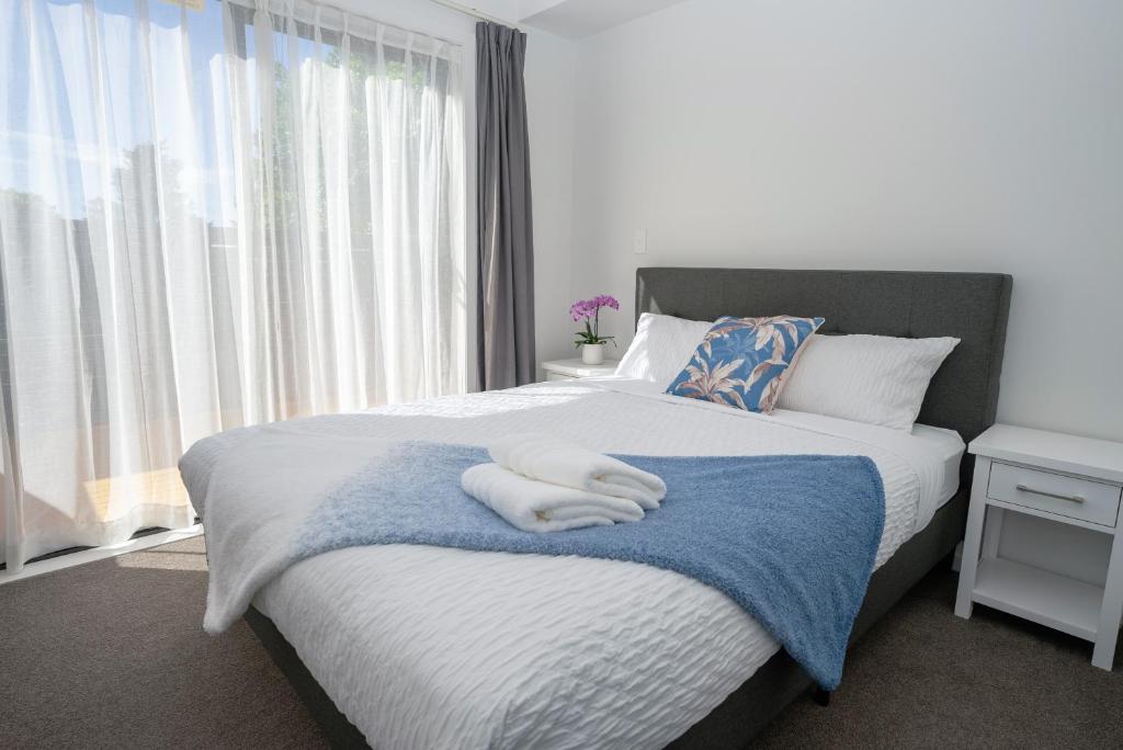 Postel nebo postele na pokoji v ubytování Yates Park Motel