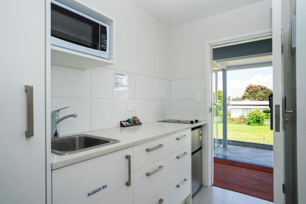 Kuchyň nebo kuchyňský kout v ubytování Yates Park Motel