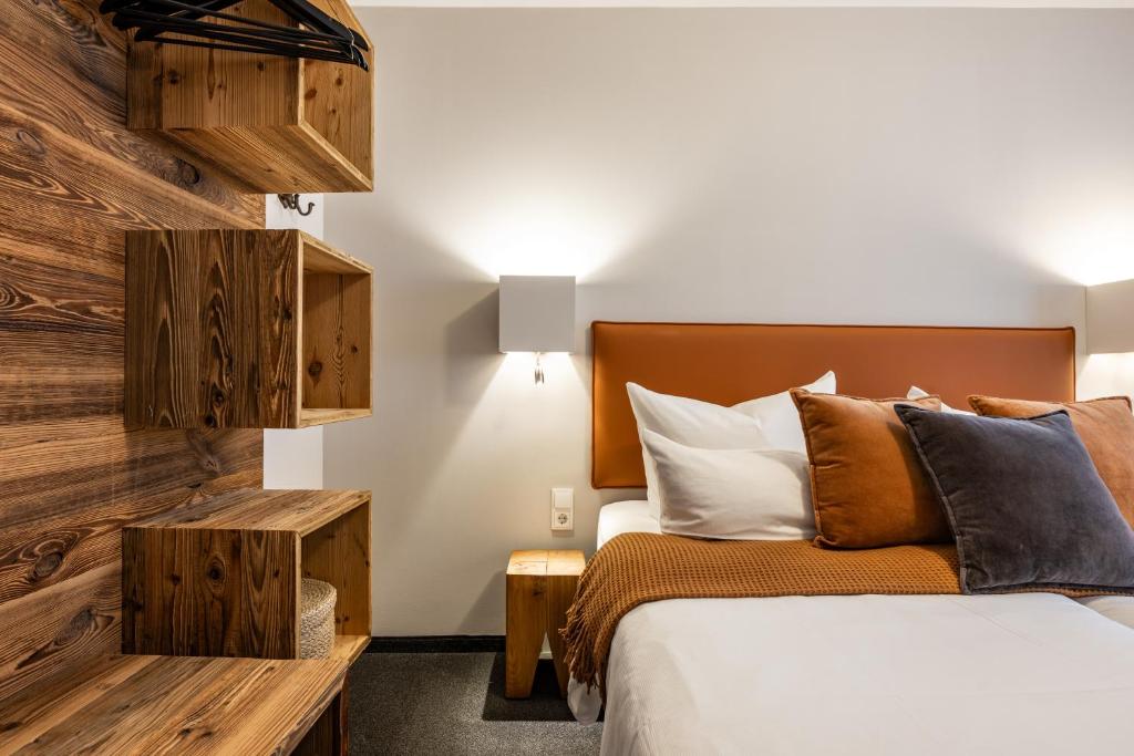 Postel nebo postele na pokoji v ubytování Hotel Goldene Steig