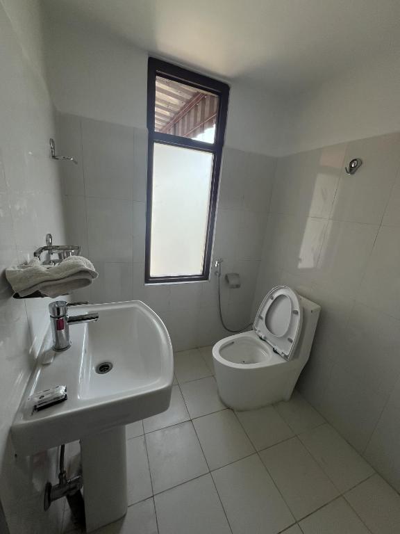 Sauraha Guest House的一间浴室