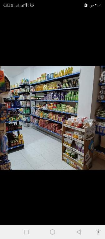 Supermarket nebo jiné obchody v  apartmánu nebo okolí